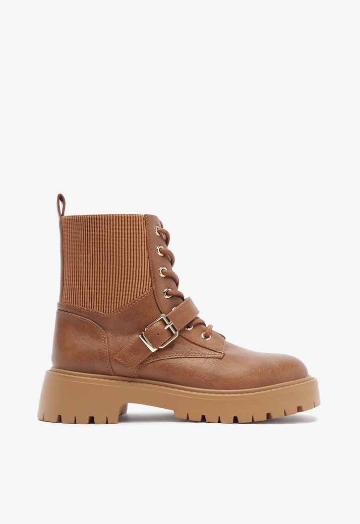 Bota Coturno Detalhes Metal Marrom Caramelo