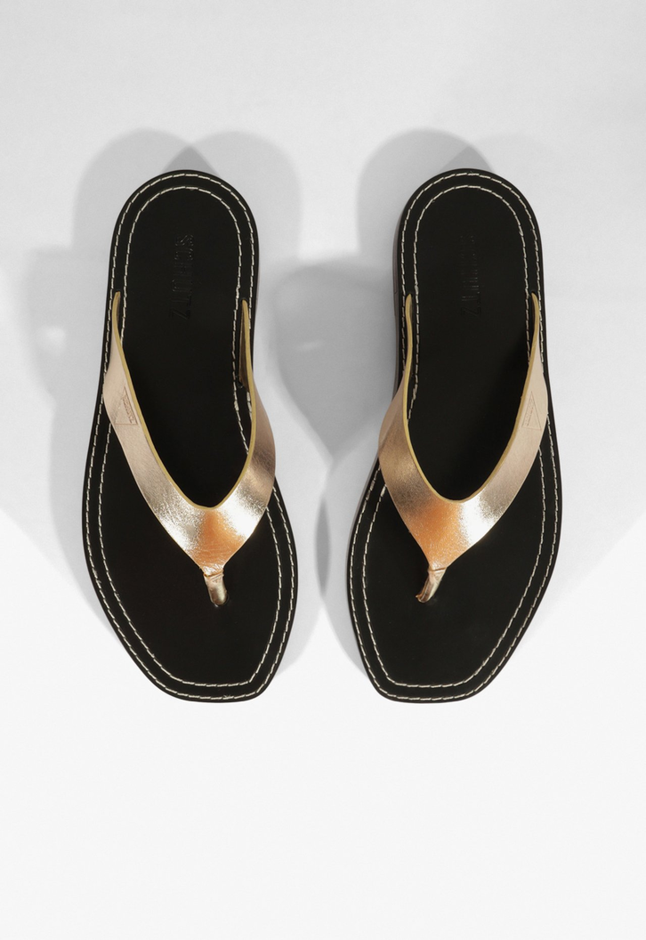 Chinelo Schutz Dourado