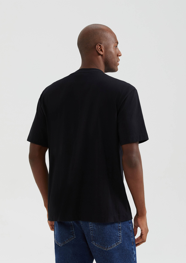 Kit Com 2 Camisetas Preta E Branca Hering Masculinas Básicas Relaxed