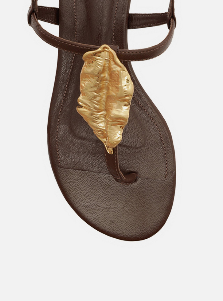 Sandália Rasteira Marrom Couro Slim Folha Metal