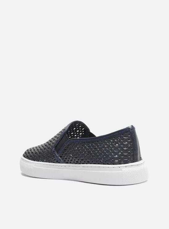 TÊNIS SLIP ON AZUL MARINHO AREZZO FURADINHO