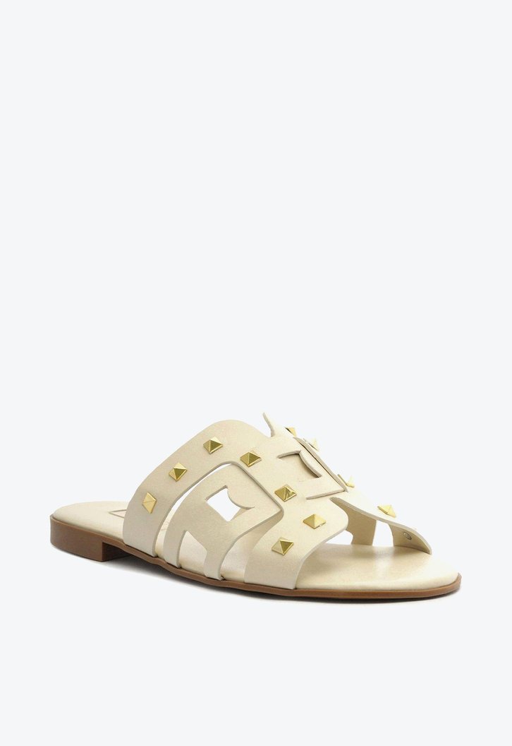 Sandália Rasteira Off-White Arezzo Couro Tachas