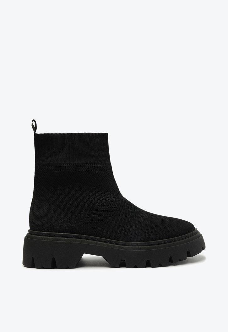 Bota Tratorada Cano Baixo Preta Knit