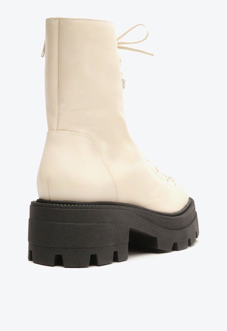 Coturno Off-white Arezzo Couro Cano Médio Tratorado Harper