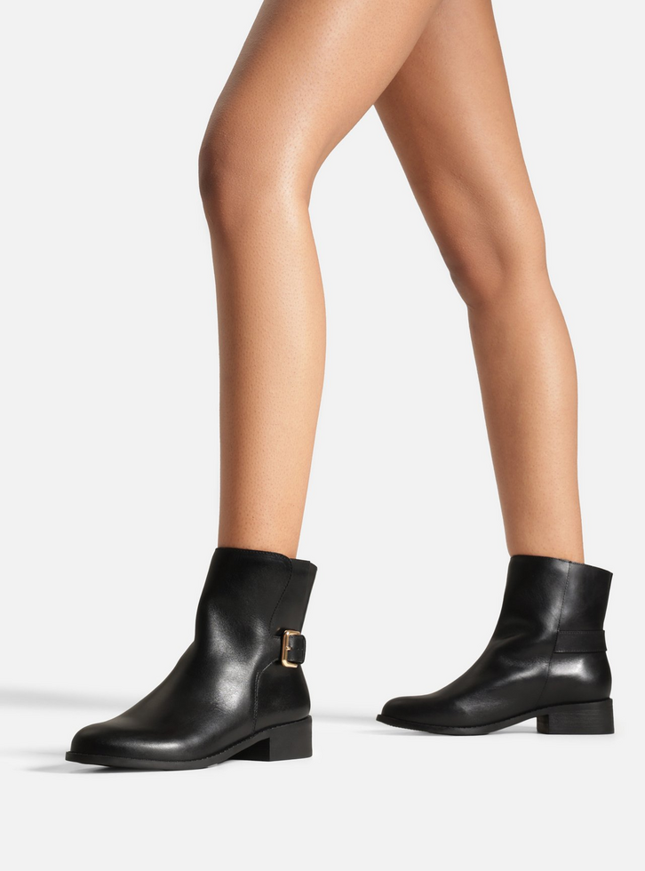 Bota Preta Couro Cano Curto Salto Baixo Fivela