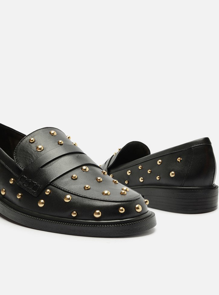 Mocassim Preto Tachas