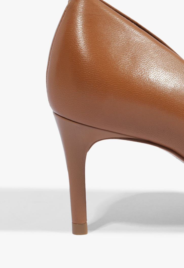 Scarpin Stiletto Salto Baixo Marrom