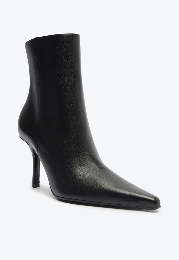 Bota Raffaela Stiletto Couro Preta