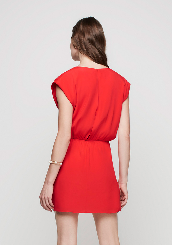 Macacão Curto Vermelho Dzarm Decote V Em Viscose