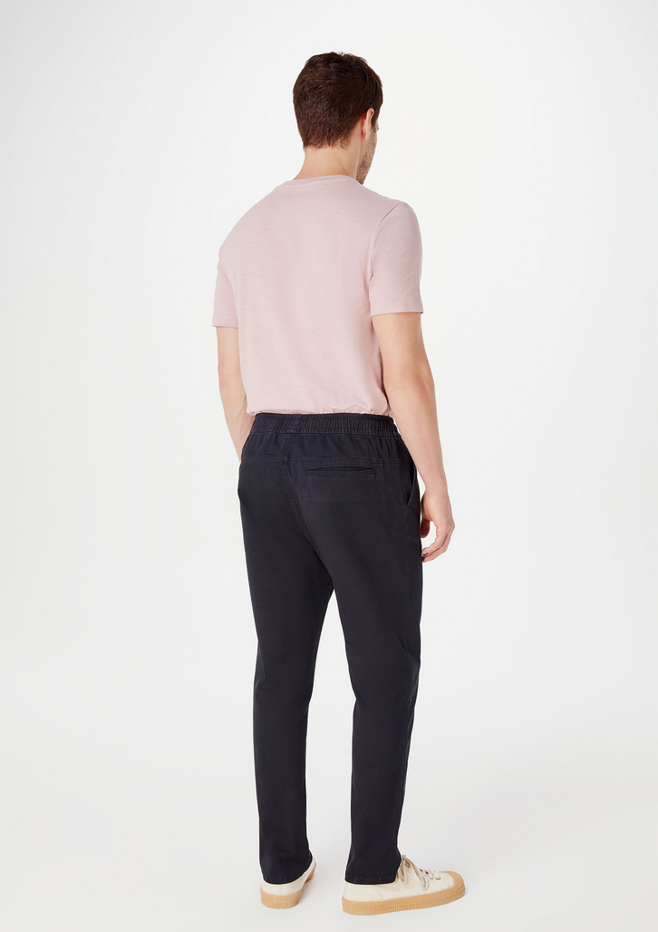 Calça Preta Hering Básica Masculina Jogger Em Sarja Com Elastano
