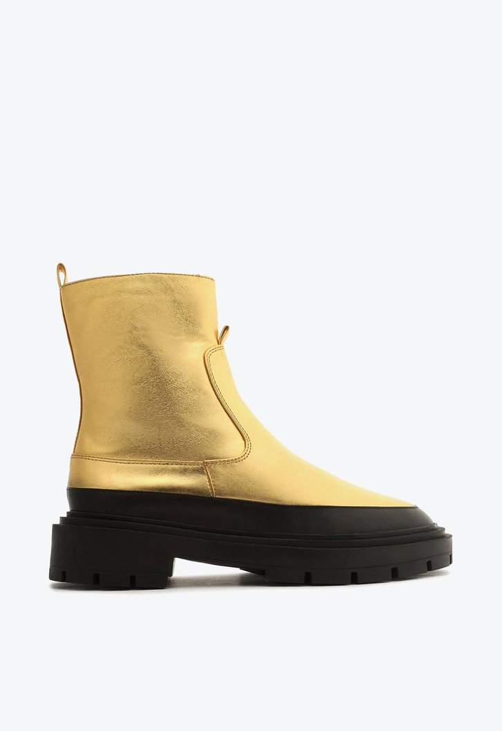 Bota Dourada Arezzo Couro Cano Curto Tratorada Preta