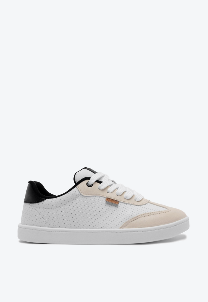 Tênis Detalhes Texturizados Na Lateral Branco e Preto