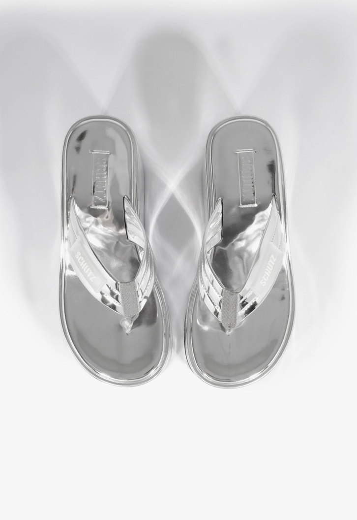 Chinelo Plataforma Zoe Couro Prata
