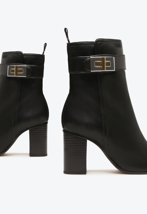 Bota Salto Bloco Lucienne Couro Fivela Preta