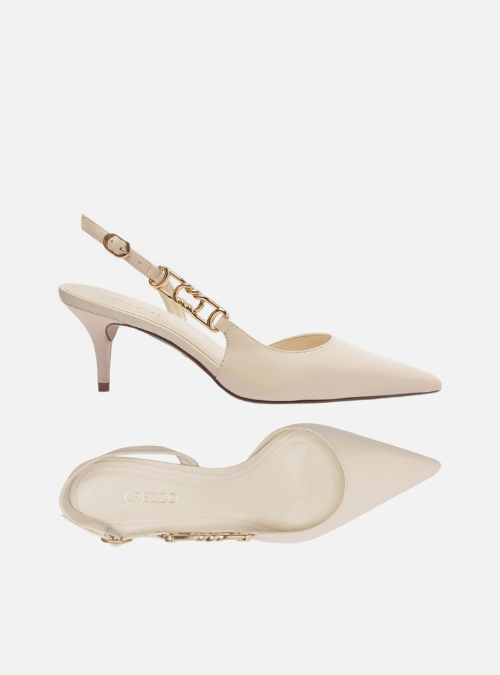 Scarpin Branco Couro Bico Fino Detalhe Metal
