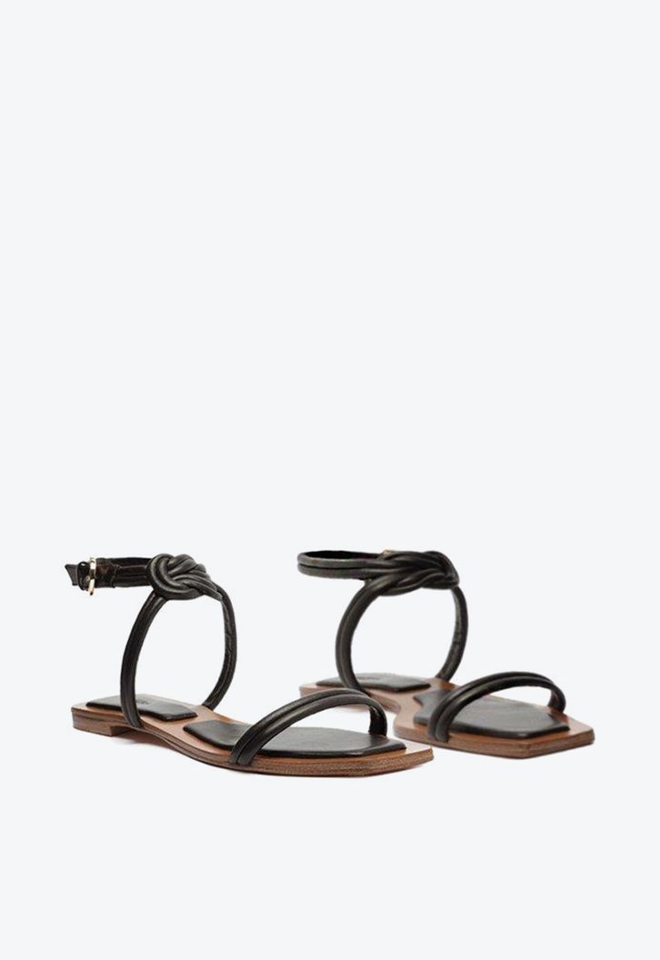 Vicky Square Padded Flat Black