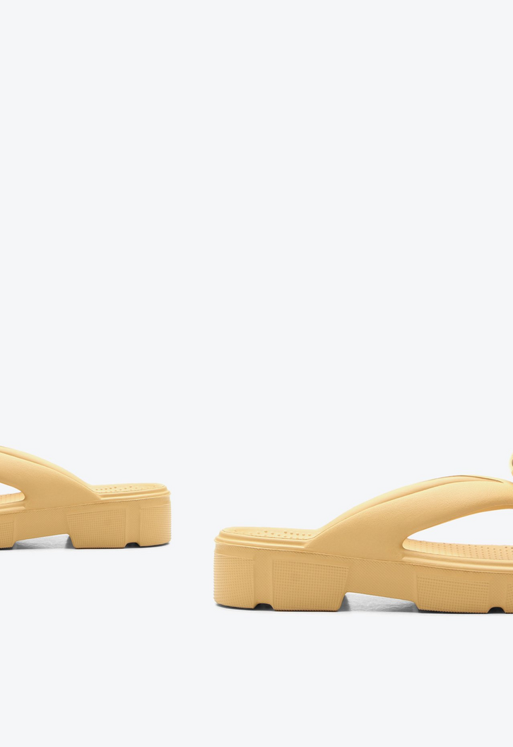 Flat Mirella Caramelo