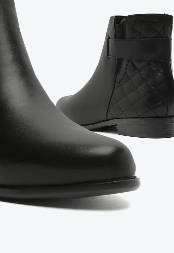 Bota Preta Arezzo Couro Cano Curto Matelassê