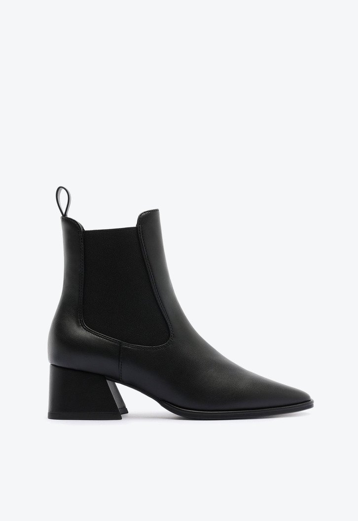 Bota Chelsea com Salto Bloco Preta