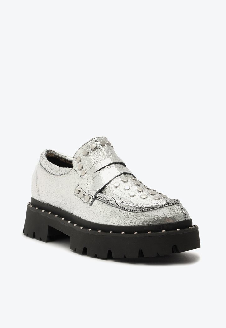 Sapato Mocassim Tratorado Couro Tachas Prata