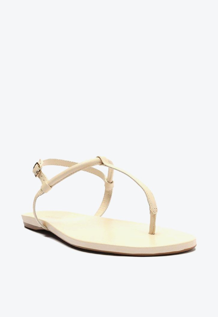Sandália Rasteira Básica Off-White Arezzo Tiras Slim