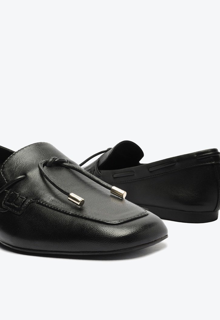Mocassim Preto Arezzo Couro Bico Quadrado Tira