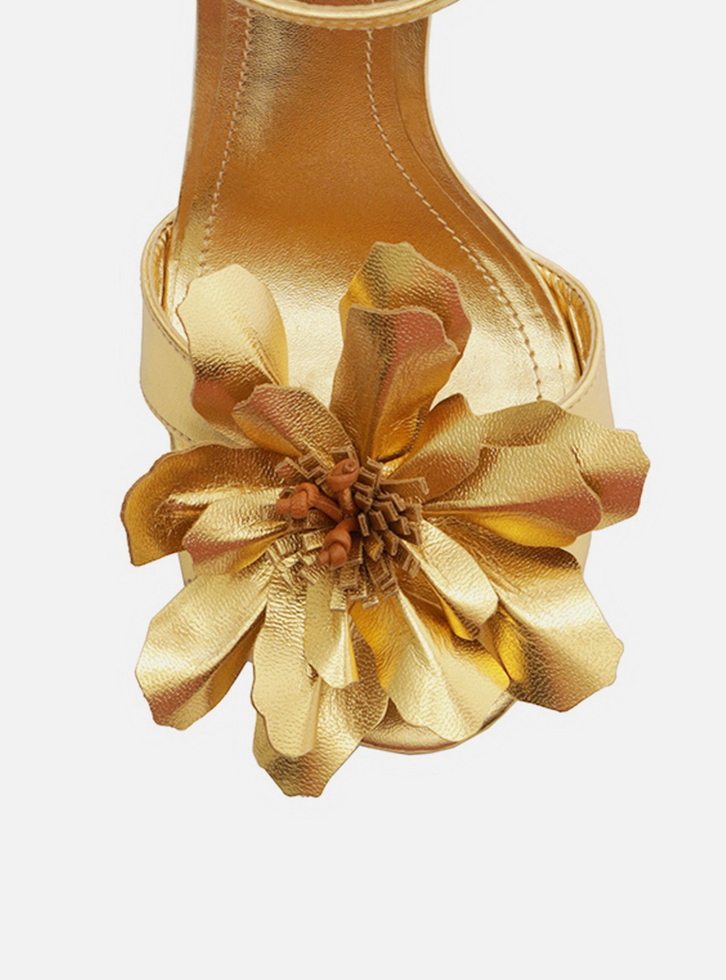 Sandália Dourada Couro Salto Fino Flor Marianne