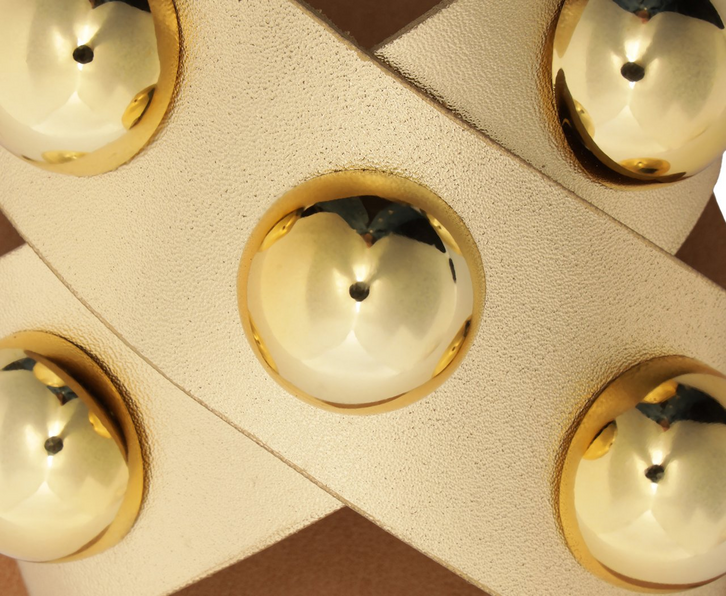 Rasteira Tiras Cruzadas Couro Adorno Dourada