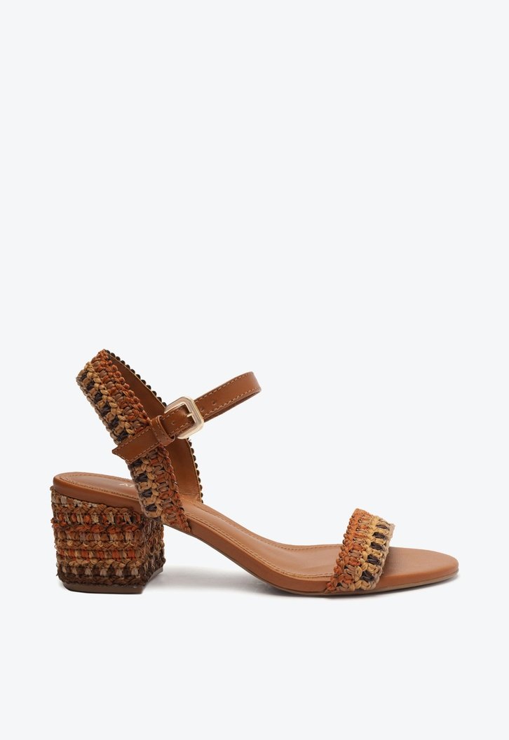 Sandália Marrom Arezzo Couro Crochê Salto Bloco