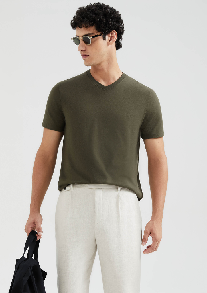 Camiseta Básica Verde Musgo Hering Masculina Manga Curta Gola V World