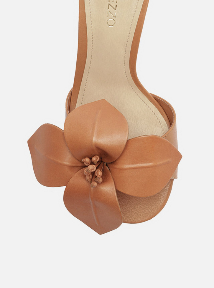 Mule Marrom Couro Salto Fino Flor Fiori