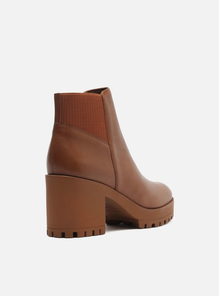 Bota Caramelo Couro Cano Curto Sola Tratorada