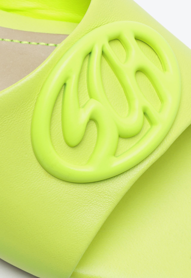 Sandália Mule Couro Verde Neon