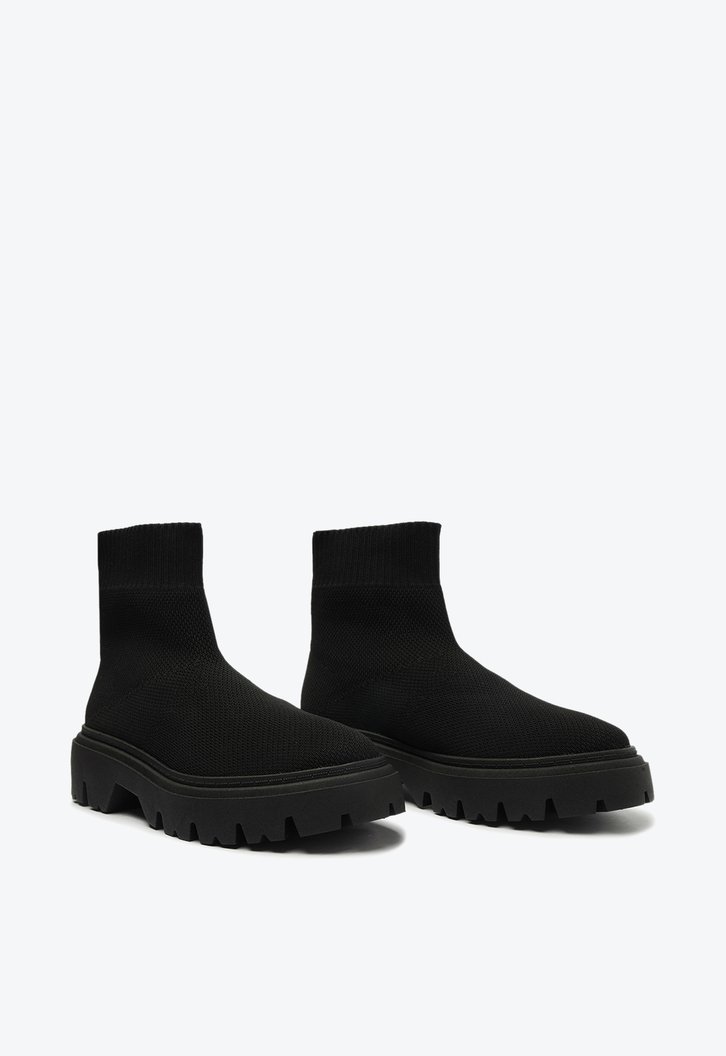 Bota Tratorada Cano Baixo Preta Knit