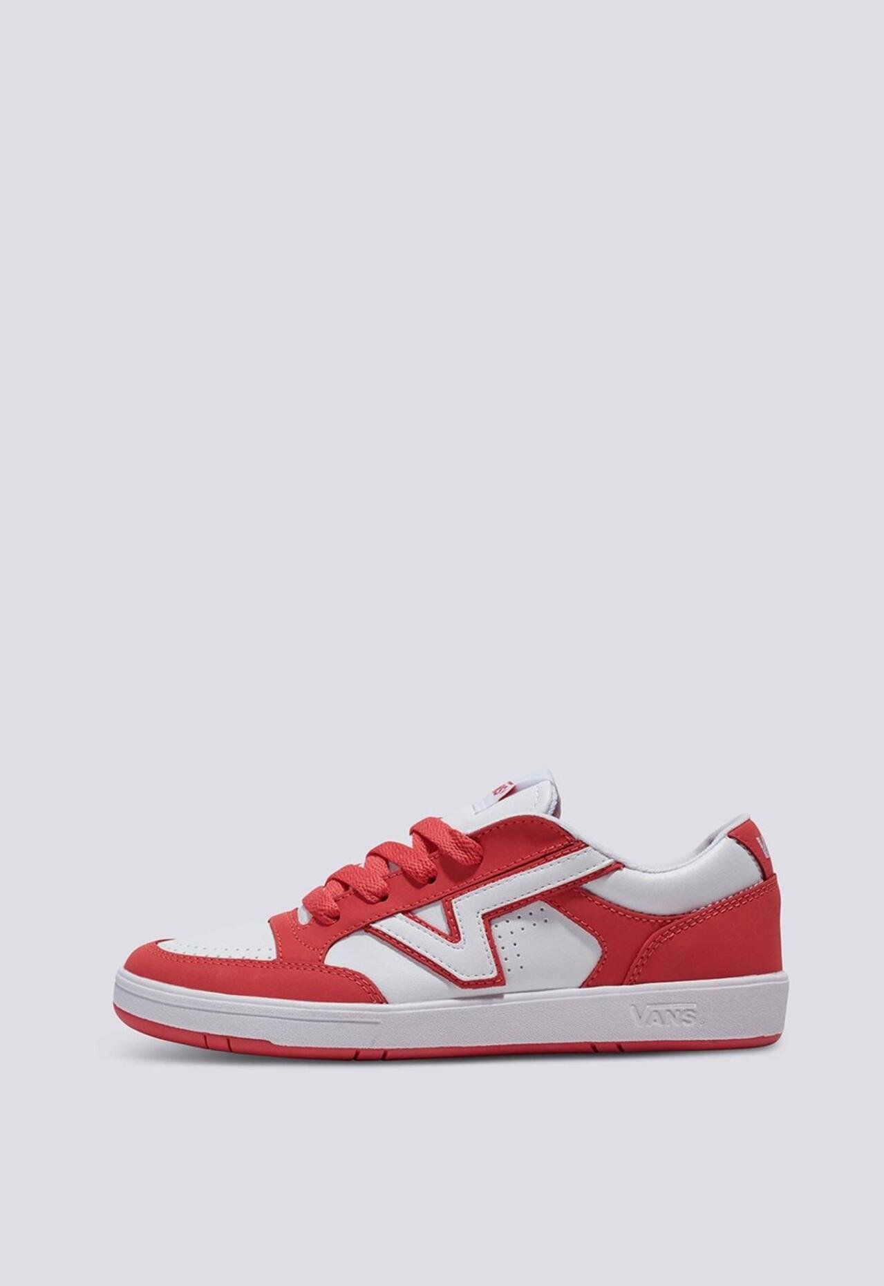 Vans comfycush strawberry on sale