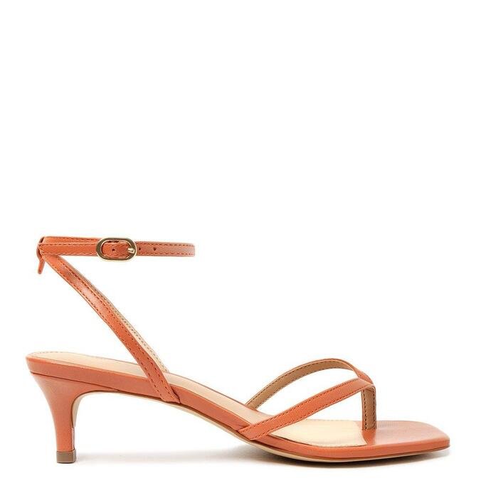 sandalia marrom arezzo