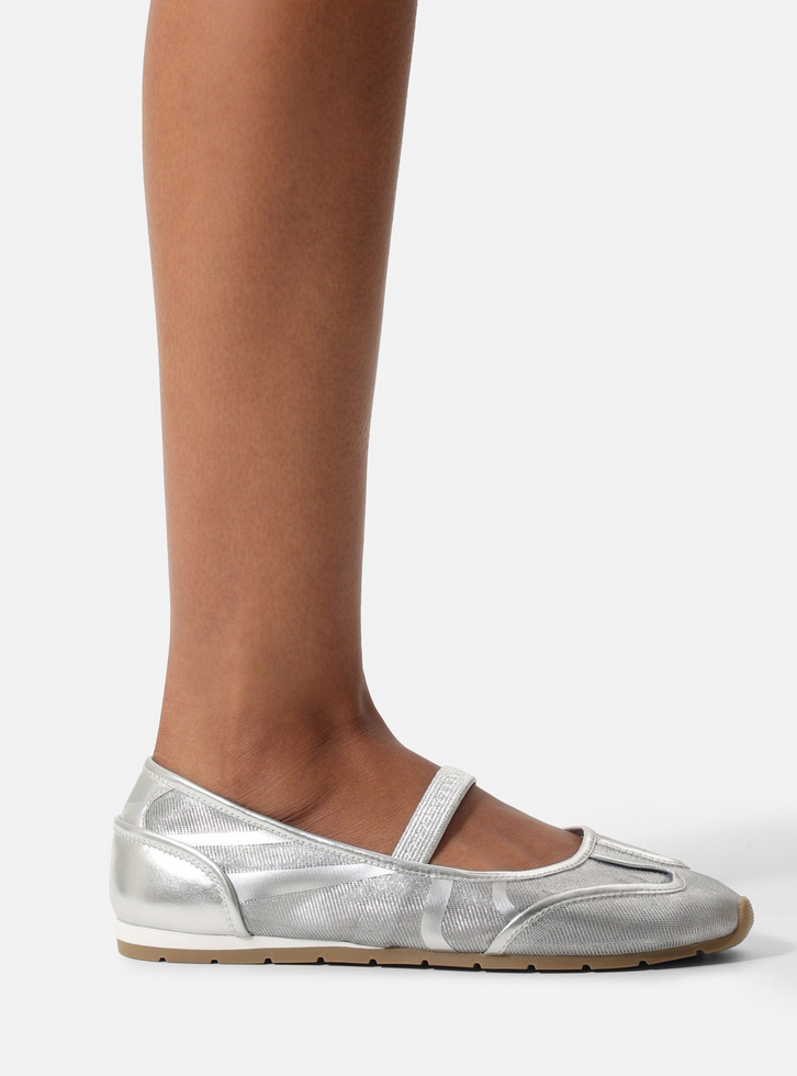 Tênis Prateado Bico Redondo Slip On