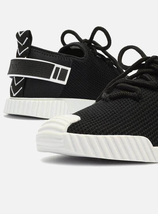 TÊNIS PRETO E BRANCO AREZZO MULTIMATERIAL