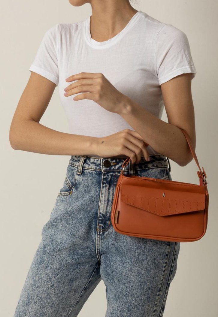 Bolsa Crossbody Laranja Anacapri Baguete Alça Gorgurão Média