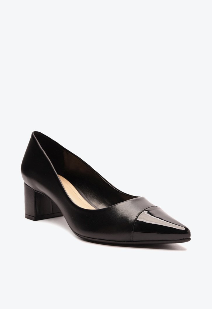 Scarpin Preto Arezzo Couro Bico Fino Cap Toe City