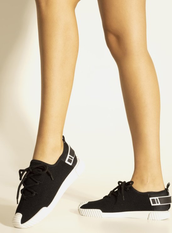 TÊNIS PRETO E BRANCO AREZZO MULTIMATERIAL