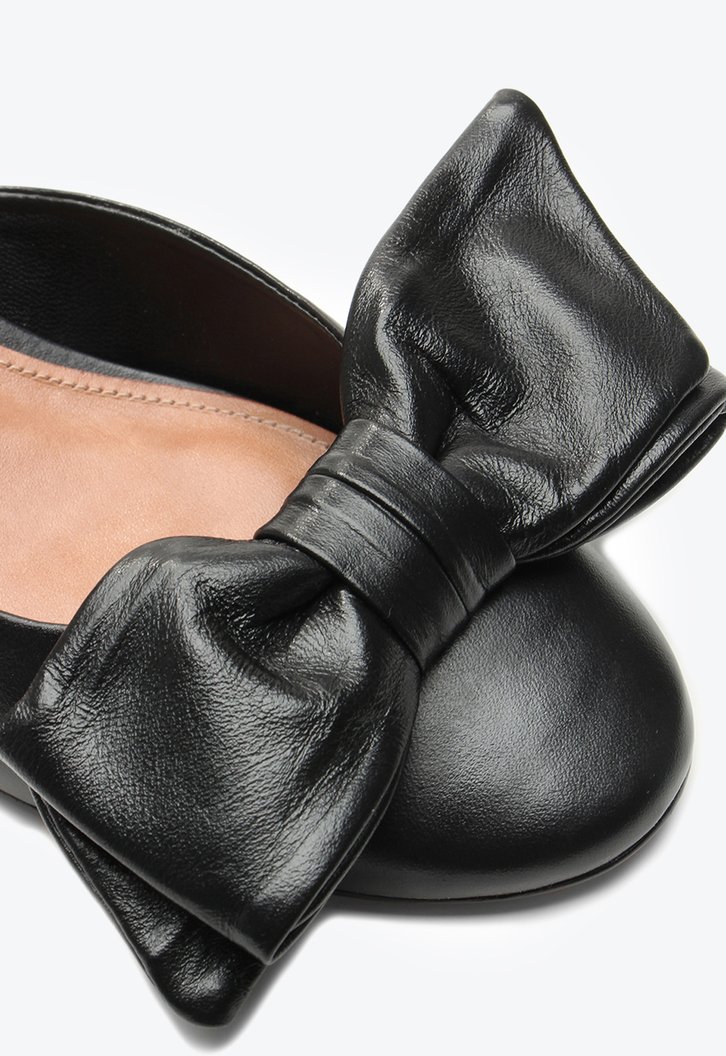 Mule Elyna Preto