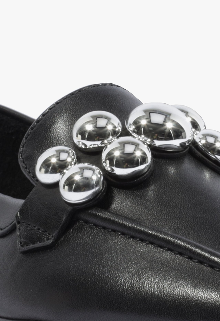 Mocassim Preto Enfeite Prata