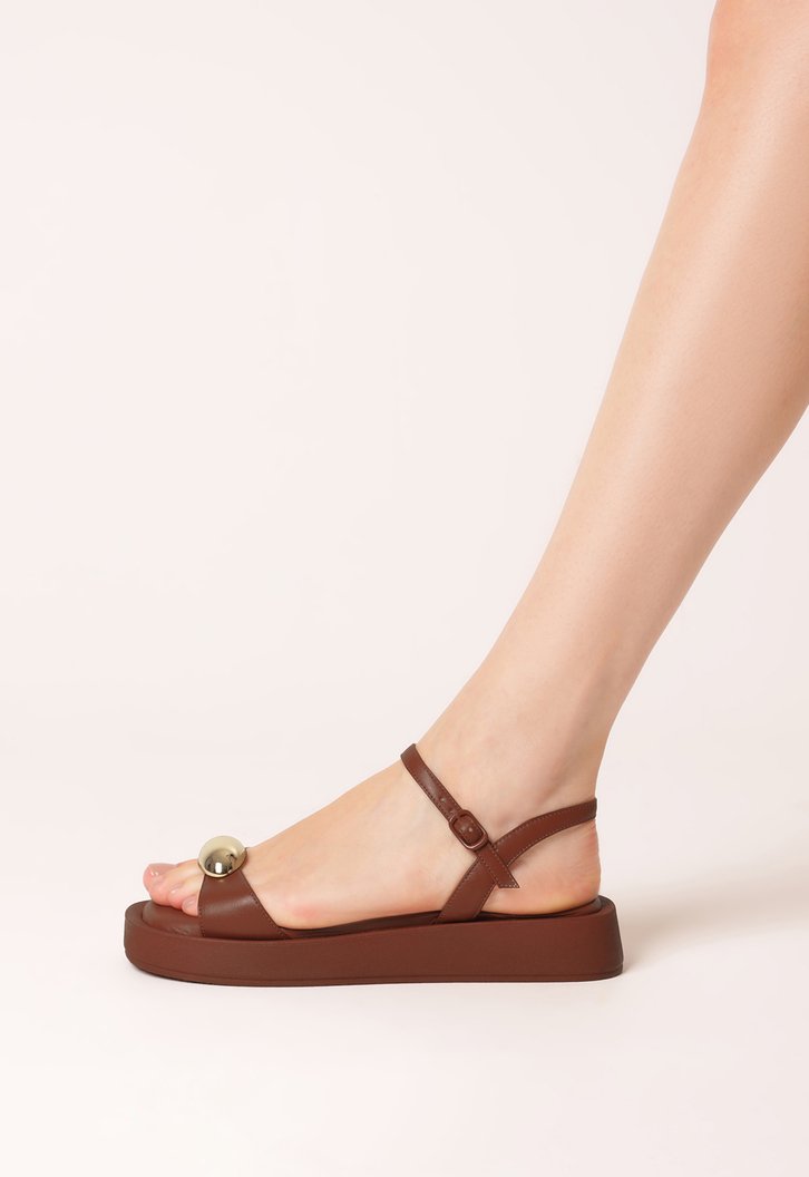 Sandália Plataforma Adorno Marrom | ZZ MALL