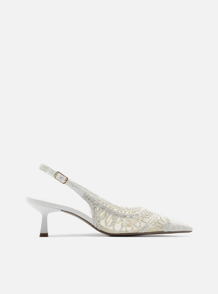 Scarpin Branco Salto Fino Slingback Bordado