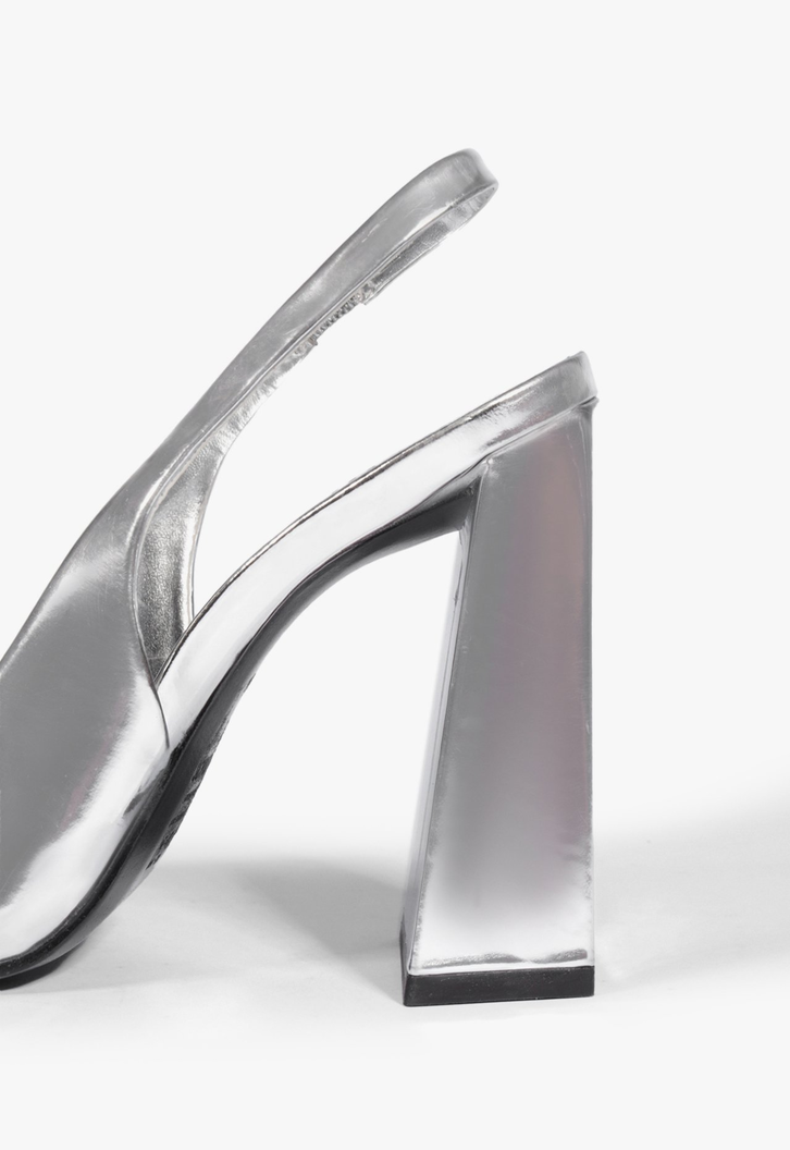 Slingback Couro Metalizado Prateado