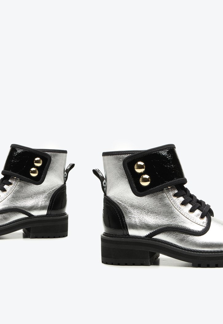 Bota Newport Prata