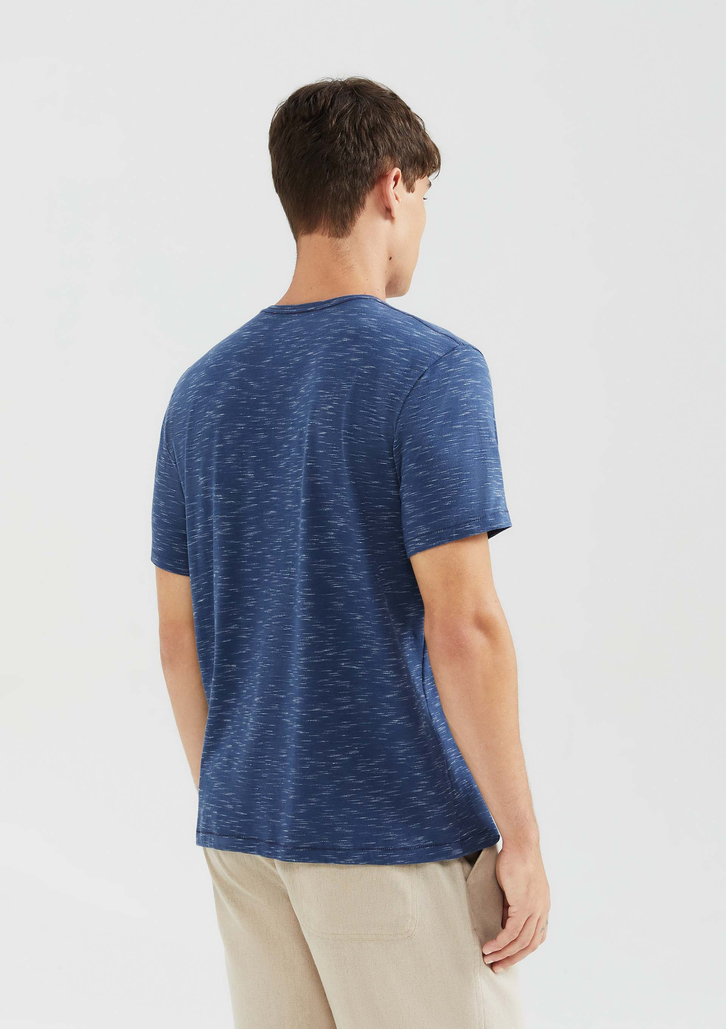 Camiseta Azul Hering Básica Regular Em Malha Jet Com Bordado