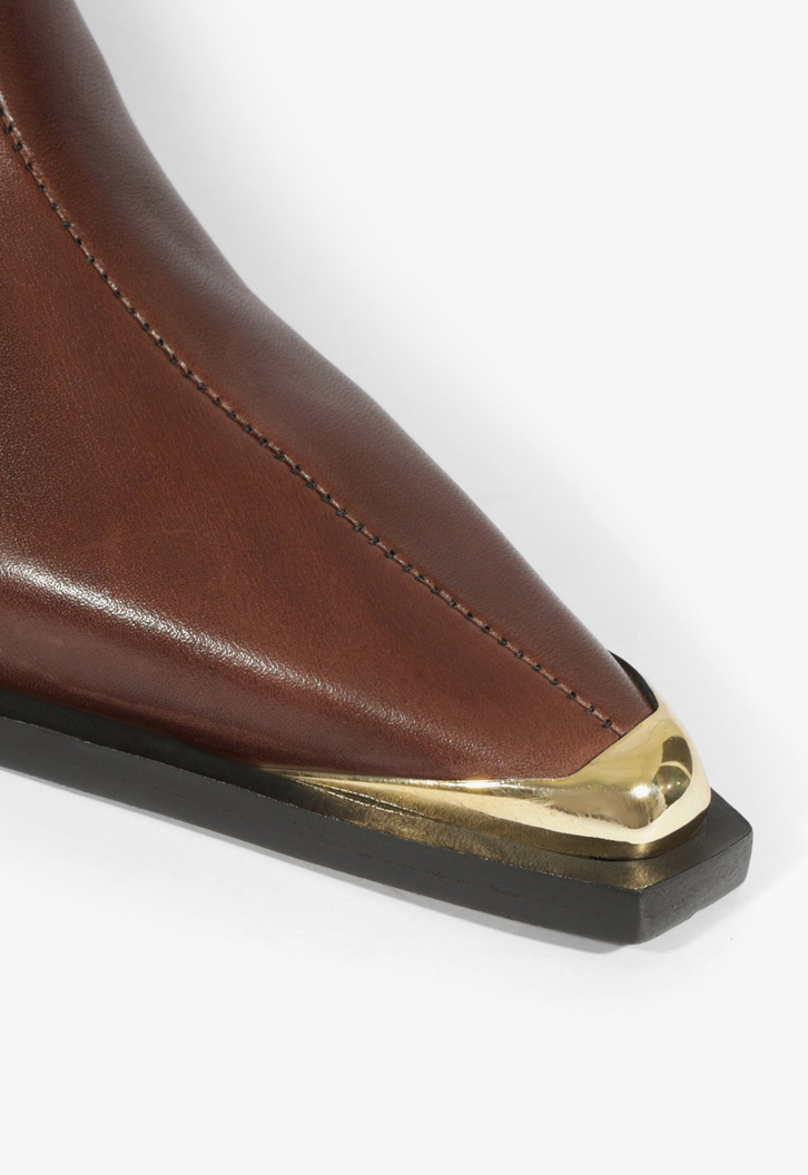 Bota Raffaela Up Cap Toe Couro Marrom