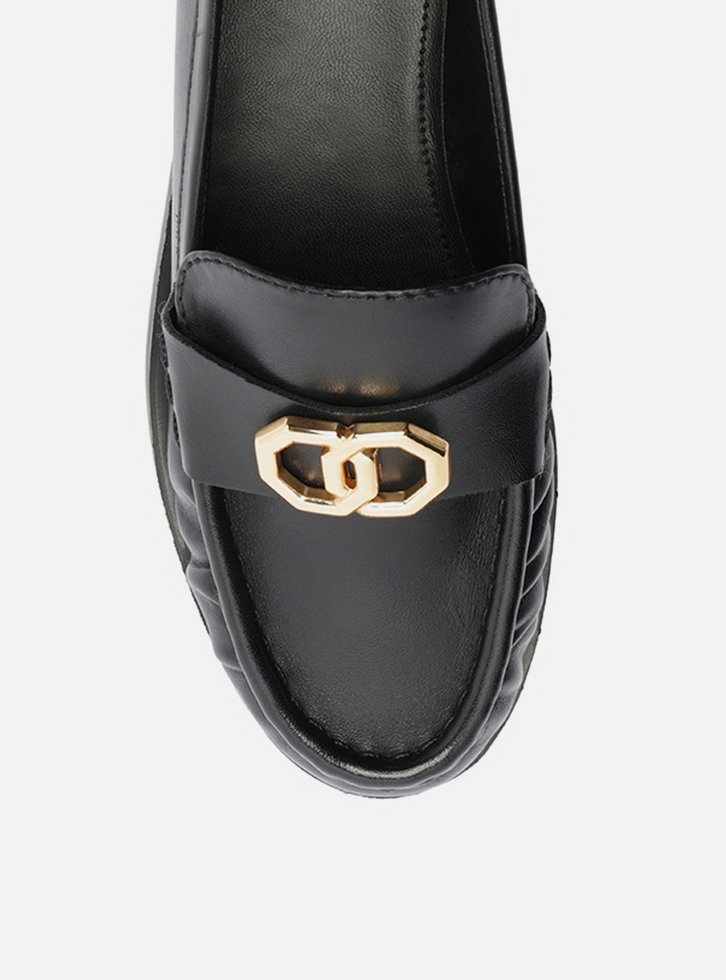 Mocassim Preto Couro Franzido Tira Metal